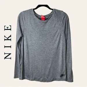 0740. NIKE LONG SLEEVE JERSEY MATERIAL TOP GRAY IN COLOR SIZE MEDIUM